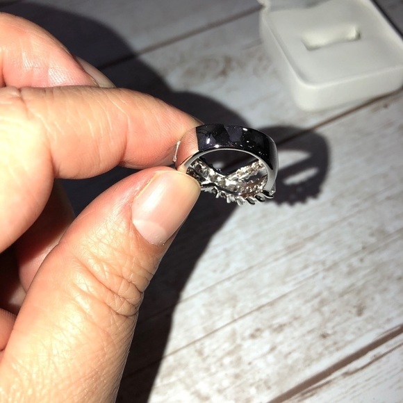 VICTORIA TOWNSEND Cubic Zirconia Crossover Infinity Ring Sz 5 - Picture 7 of 9